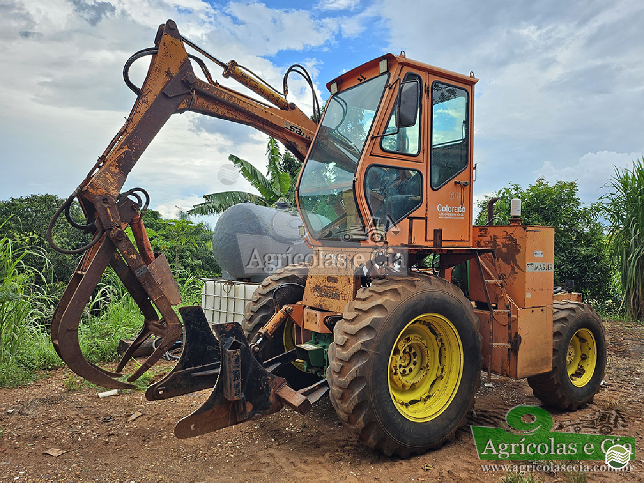 TRATOR JOHN DEERE JOHN DEERE 6415 Tração 4x4 Agricolas e Cia RIO DAS PEDRAS SÃO PAULO SP